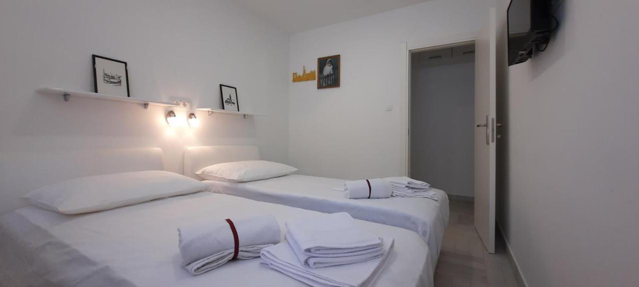 Apartments Suho Komiza Exterior photo